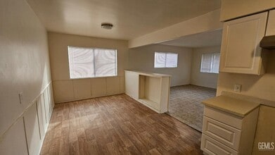 1312 Moreland Way in Bakersfield, CA - Building Photo - Building Photo