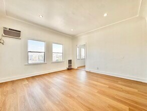 4811 Melrose Ave in Los Angeles, CA - Building Photo - Building Photo