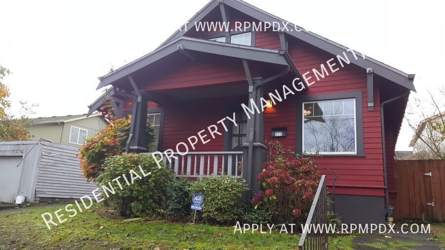 214 NE Bryant St in Portland, OR - Building Photo
