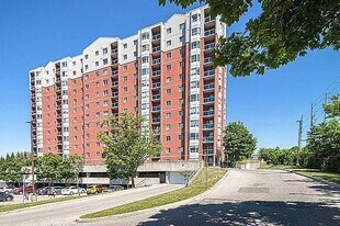 30 Chapman Crt in London, ON - Building Photo