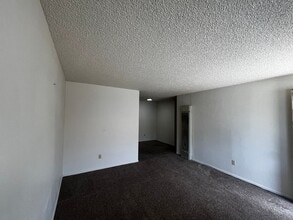 1342 N Edmonds Dr in Carson City, NV - Foto de edificio - Building Photo