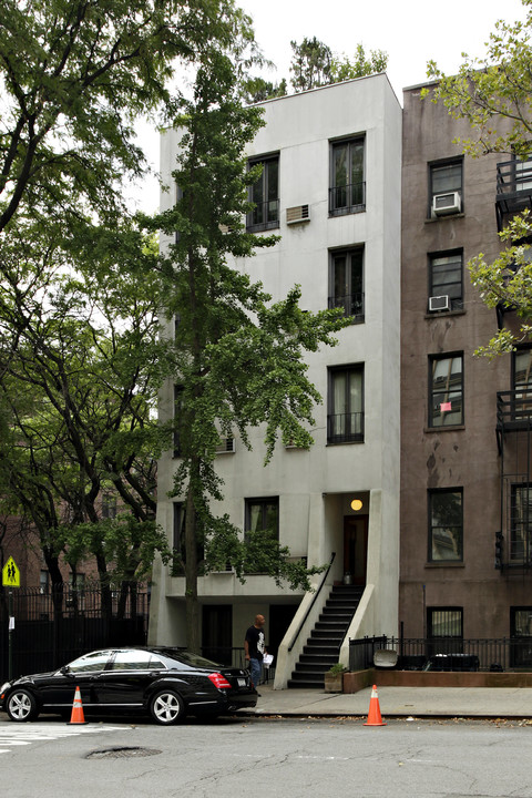 338 E 30th St in New York, NY - Building Photo