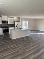 73 Parkwood Ct in Camden, SC - Building Photo