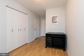 2401 Pennsylvania Ave in Philadelphia, PA - Building Photo - Building Photo