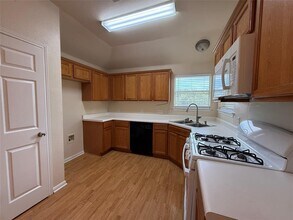 110 Little Lake Rd in Hutto, TX - Building Photo - Building Photo