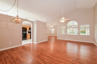 2073 Nexus Ct in Apopka, FL - Foto de edificio - Building Photo