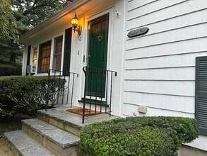 72 Fellsview Rd in Stoneham, MA - Building Photo - Building Photo