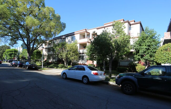 401 N Kenwood St in Glendale, CA - Building Photo - Building Photo