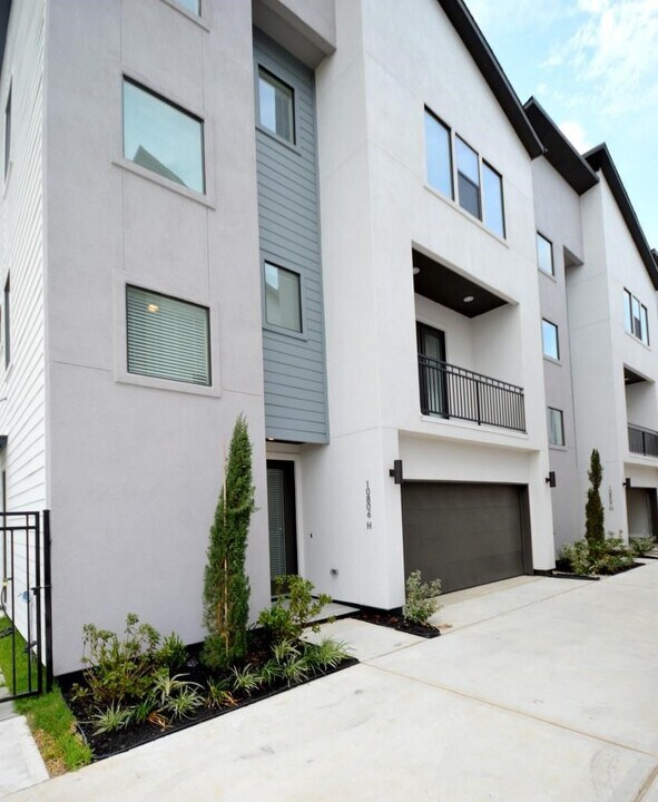 10806 Warwana Rd in Houston, TX - Building Photo