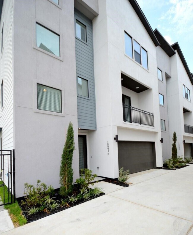 property at 10806 Warwana Rd