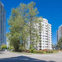 Metro Pointe Burnaby in Burnaby, BC - Building Photo - Building Photo