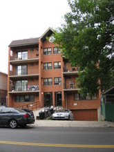 3814 114th St in Flushing, NY - Foto de edificio - Building Photo