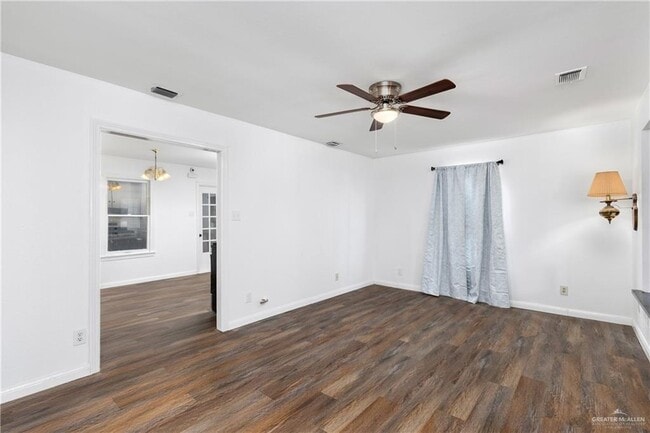 15 S 6th St in McAllen, TX - Building Photo - Building Photo