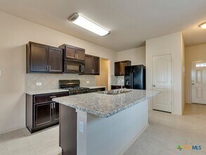 224 Lake Gln in San Marcos, TX - Building Photo - Building Photo