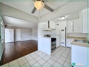 11535 Sylvan St in Los Angeles, CA - Building Photo - Building Photo