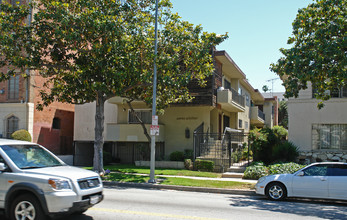 716 S Wilton Pl in Los Angeles, CA - Building Photo - Building Photo