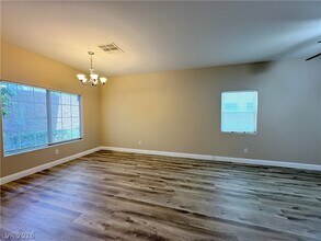 9560 Greensburg Ave in Las Vegas, NV - Building Photo - Building Photo