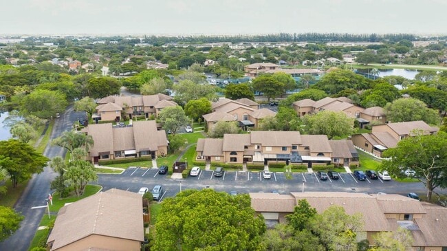 2358 NW 37th Ave in Coconut Creek, FL - Building Photo - Building Photo