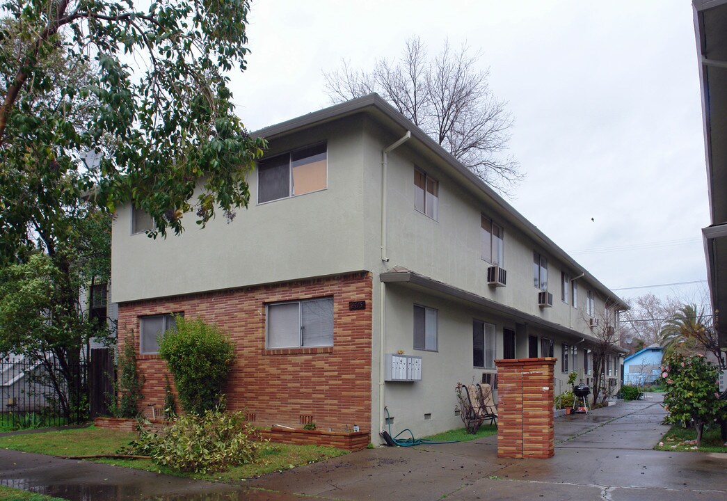 2715 U St in Sacramento, CA - Building Photo
