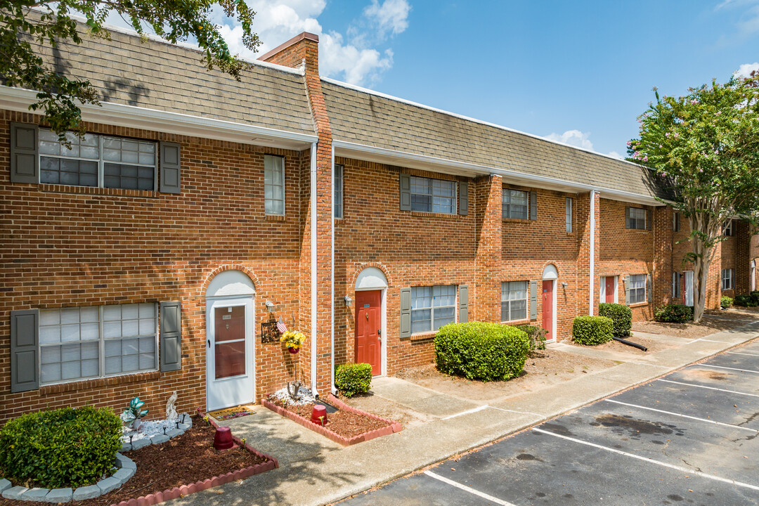 Morrowood Townhomes in Morrow, GA - Foto de edificio