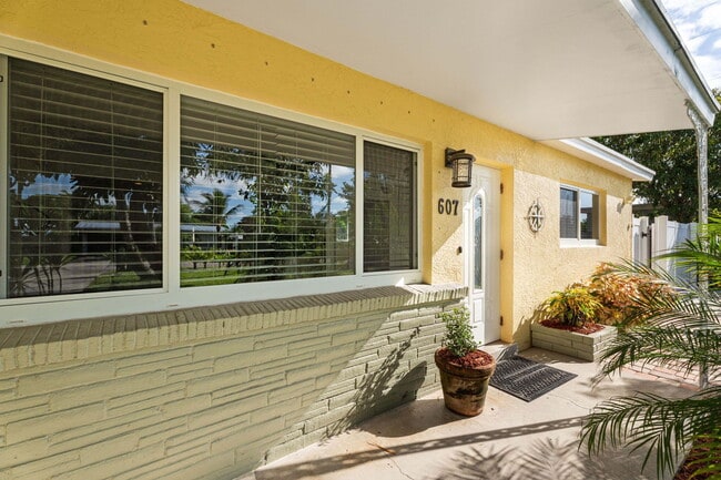 607 W Perry St in Lantana, FL - Building Photo - Building Photo