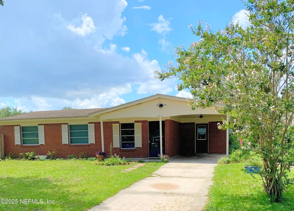 7416 Leroy Dr in Jacksonville, FL - Building Photo
