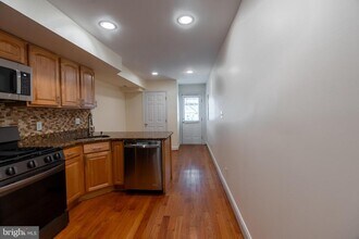 15 W West St in Baltimore, MD - Building Photo - Building Photo