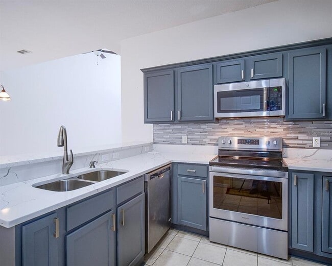 10033 Moorshire Cir in Orlando, FL - Building Photo - Building Photo