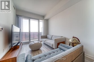 55 Cooper St in Toronto, ON - Building Photo - Building Photo