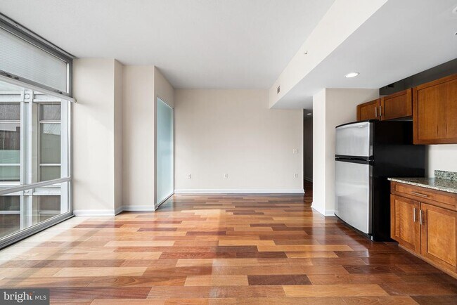 22 S Front St in Philadelphia, PA - Building Photo - Building Photo