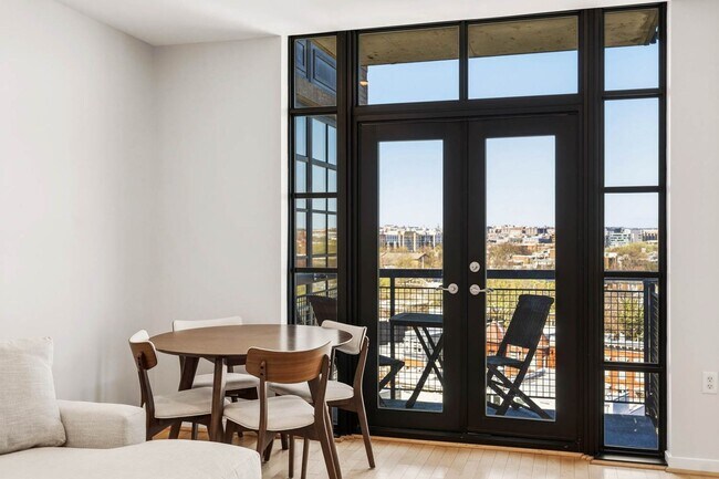 437 New York Ave NW in Washington, DC - Building Photo - Building Photo