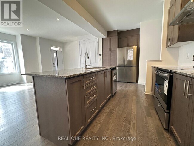 3273 Crystal Dr in Oakville, ON - Building Photo - Building Photo