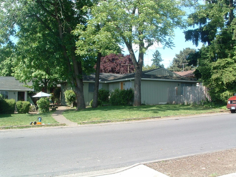 Logans Court in Vancouver, WA - Building Photo