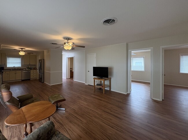 1307 Leacrest Dr in College Station, TX - Building Photo - Building Photo