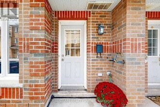 151 Townsgate Dr in Vaughan, ON - Building Photo - Building Photo