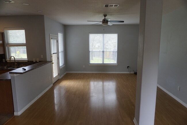 5708 West Gate Blvd, Unit Apt B in Austin, TX - Building Photo - Building Photo