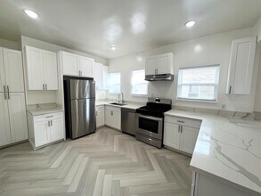 126 N Hamilton Dr in Beverly Hills, CA - Building Photo - Building Photo