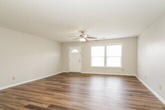 10610 Crackling Dr in Indianapolis, IN - Foto de edificio - Building Photo