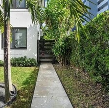 325 SW 30th Rd in Miami, FL - Building Photo - Building Photo