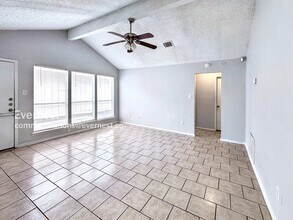 6319 Glenhagen Dr in Houston, TX - Building Photo - Building Photo