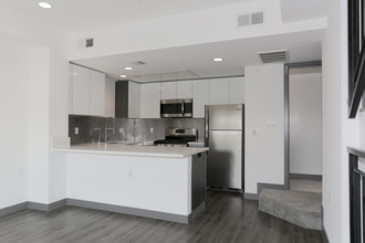 8748 Reading - Townhouse Apartments in Los Angeles, CA - Building Photo - Interior Photo