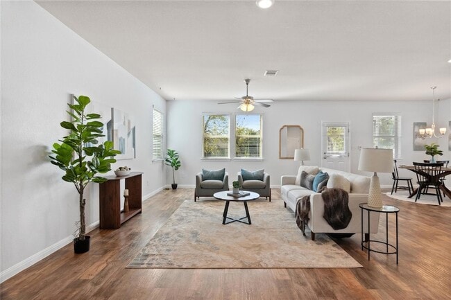 208 Callahan Ln in Leander, TX - Foto de edificio - Building Photo
