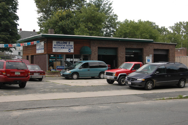 Berkshiretown Apartments in Pittsfield, MA - Building Photo - Building Photo