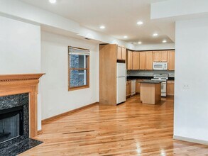 1321 W Belmont Ave, Unit 1 in Chicago, IL - Building Photo - Building Photo