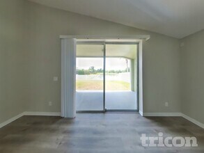 31136 Whinsenton Dr in Wesley Chapel, FL - Building Photo - Building Photo