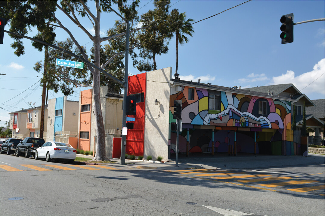 609-619 W 7th St in Long Beach, CA - Building Photo