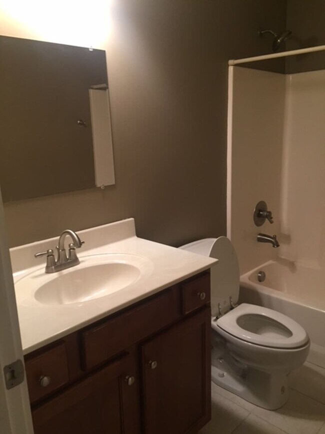 1037 16th Ave N in Nashville, TN - Foto de edificio - Building Photo