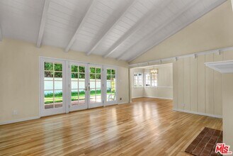 125 S Saltair Ave in Los Angeles, CA - Building Photo - Building Photo