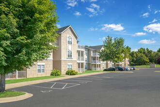 Crown Point at Sunset Drive - Salisbury in Salisbury, NC - Building Photo - Building Photo