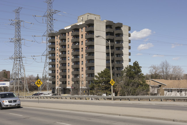 2019 Bank St in Ottawa, ON - Building Photo - Building Photo